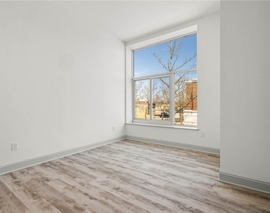 105 Main Street - Photo Thumbnail 14