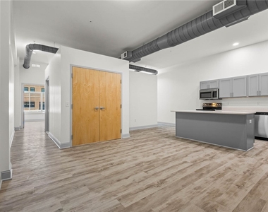 105 Main Street - Photo Thumbnail 9