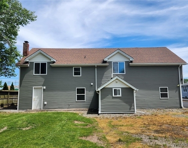 5834 S Transit Road - Photo Thumbnail 12