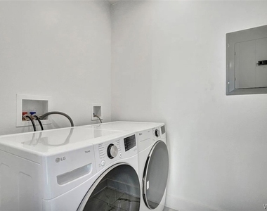 162 Allen Street - Photo Thumbnail 4