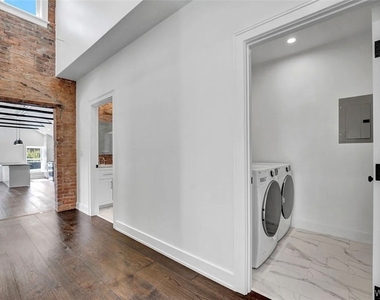 162 Allen Street - Photo Thumbnail 2
