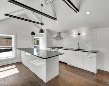 162 Allen Street - Photo Thumbnail 12