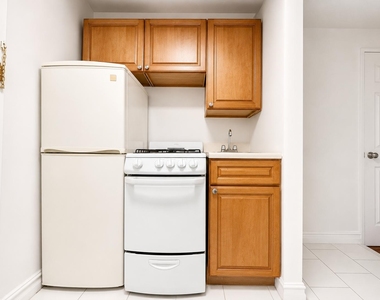 936 West End Avenue - Photo Thumbnail 3
