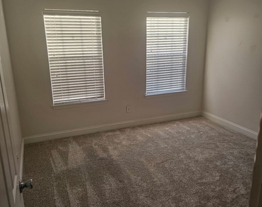 9376 Carnes Crossing Circle - Photo Thumbnail 13