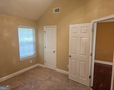 9376 Carnes Crossing Circle - Photo Thumbnail 12