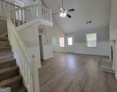 611 Leigh Court - Photo Thumbnail 2
