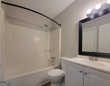611 Leigh Court - Photo Thumbnail 6