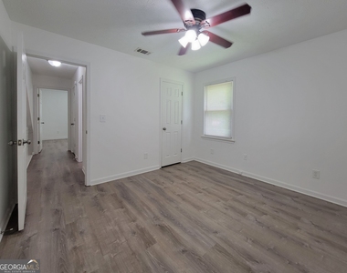 611 Leigh Court - Photo Thumbnail 8