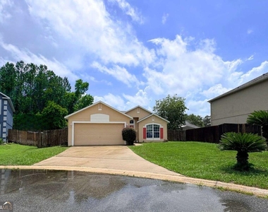 94 E Pine Bluff Boulevard - Photo Thumbnail 2