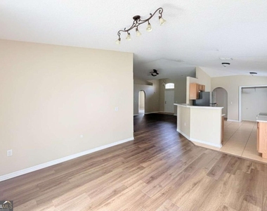 94 E Pine Bluff Boulevard - Photo Thumbnail 8