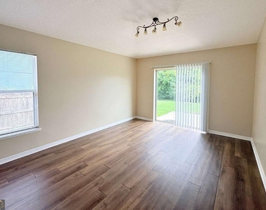 94 E Pine Bluff Boulevard - Photo Thumbnail 9