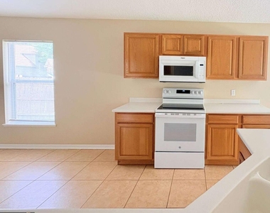 94 E Pine Bluff Boulevard - Photo Thumbnail 12