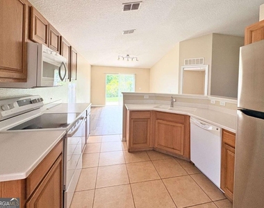 94 E Pine Bluff Boulevard - Photo Thumbnail 11