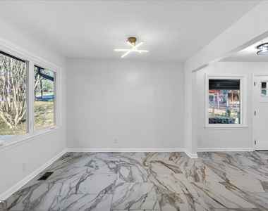 2142 Cloverdale Drive Se - Photo Thumbnail 1