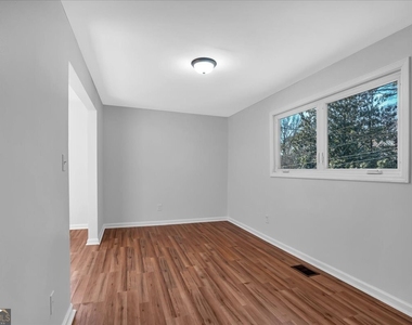 2142 Cloverdale Drive Se - Photo Thumbnail 30