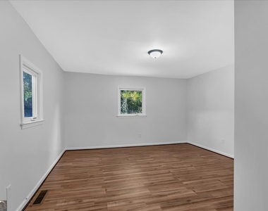 2142 Cloverdale Drive Se - Photo Thumbnail 34