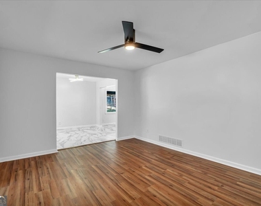 2142 Cloverdale Drive Se - Photo Thumbnail 17