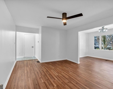 2142 Cloverdale Drive Se - Photo Thumbnail 16
