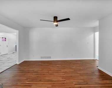 2142 Cloverdale Drive Se - Photo Thumbnail 15