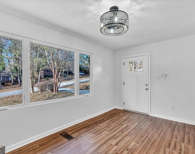 2142 Cloverdale Drive Se - Photo Thumbnail 12