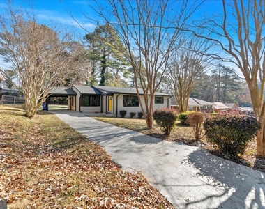 2142 Cloverdale Drive Se - Photo Thumbnail 8
