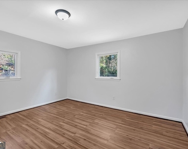 2142 Cloverdale Drive Se - Photo Thumbnail 35
