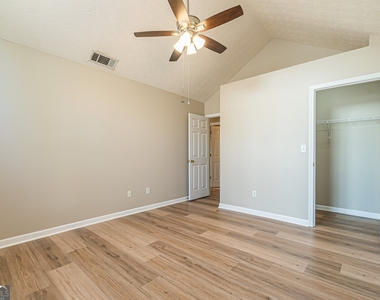 5755 Lakeview Circle - Photo Thumbnail 31
