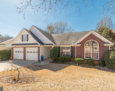 5755 Lakeview Circle - Photo Thumbnail 2
