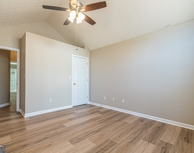 5755 Lakeview Circle - Photo Thumbnail 28