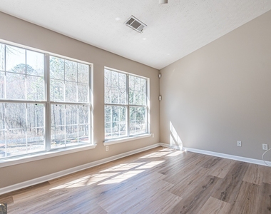 5755 Lakeview Circle - Photo Thumbnail 20