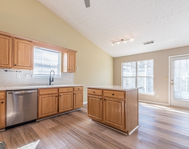 5755 Lakeview Circle - Photo Thumbnail 10