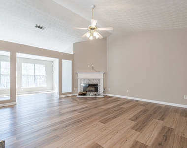 5755 Lakeview Circle - Photo Thumbnail 15