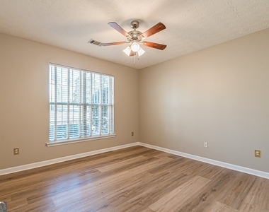 5755 Lakeview Circle - Photo Thumbnail 24