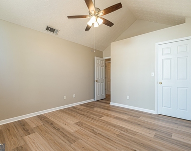 5755 Lakeview Circle - Photo Thumbnail 29
