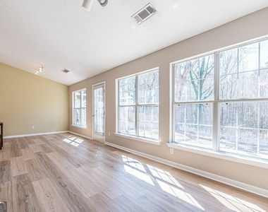 5755 Lakeview Circle - Photo Thumbnail 17
