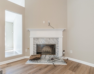 5755 Lakeview Circle - Photo Thumbnail 12