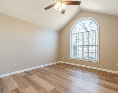 5755 Lakeview Circle - Photo Thumbnail 27