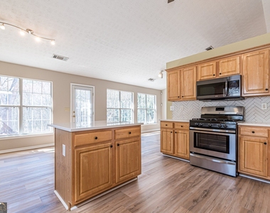 5755 Lakeview Circle - Photo Thumbnail 5