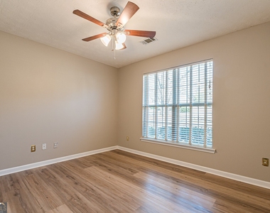 5755 Lakeview Circle - Photo Thumbnail 26