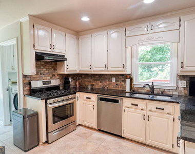 335 Butterfield Lane - Photo Thumbnail 8