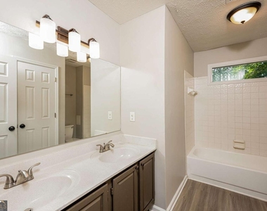 745 Mountain Oaks Parkway - Photo Thumbnail 12