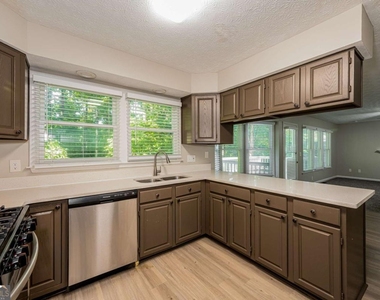 745 Mountain Oaks Parkway - Photo Thumbnail 3