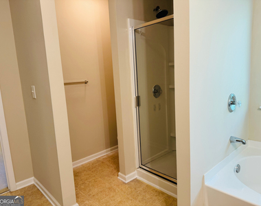 2515 Sheldon Place - Photo Thumbnail 20