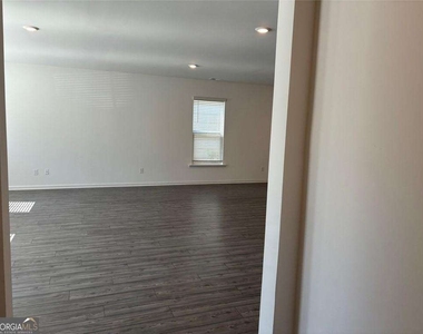 199 Peregrine Point - Photo Thumbnail 1