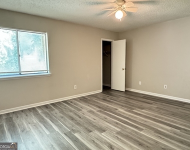 3547 Peachtree Corne Circle - Photo Thumbnail 9