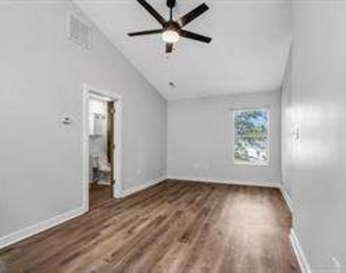 110 Moreland Avenue Se - Photo Thumbnail 17