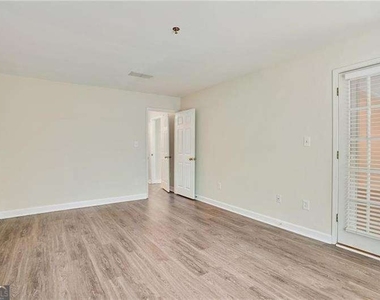3203 Lenox Road Ne - Photo Thumbnail 10