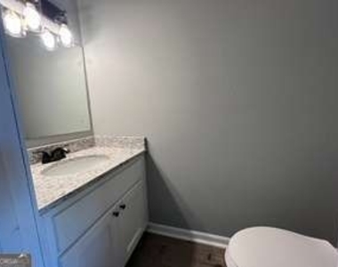 291 W Johnson Street - Photo Thumbnail 4