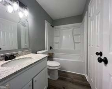 291 W Johnson Street - Photo Thumbnail 5