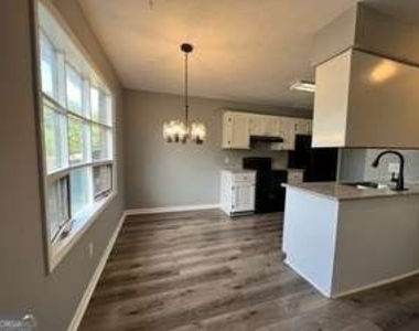 291 W Johnson Street - Photo Thumbnail 7
